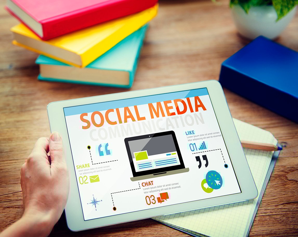 SocialMedia-Infographic_on_Tablet_sm